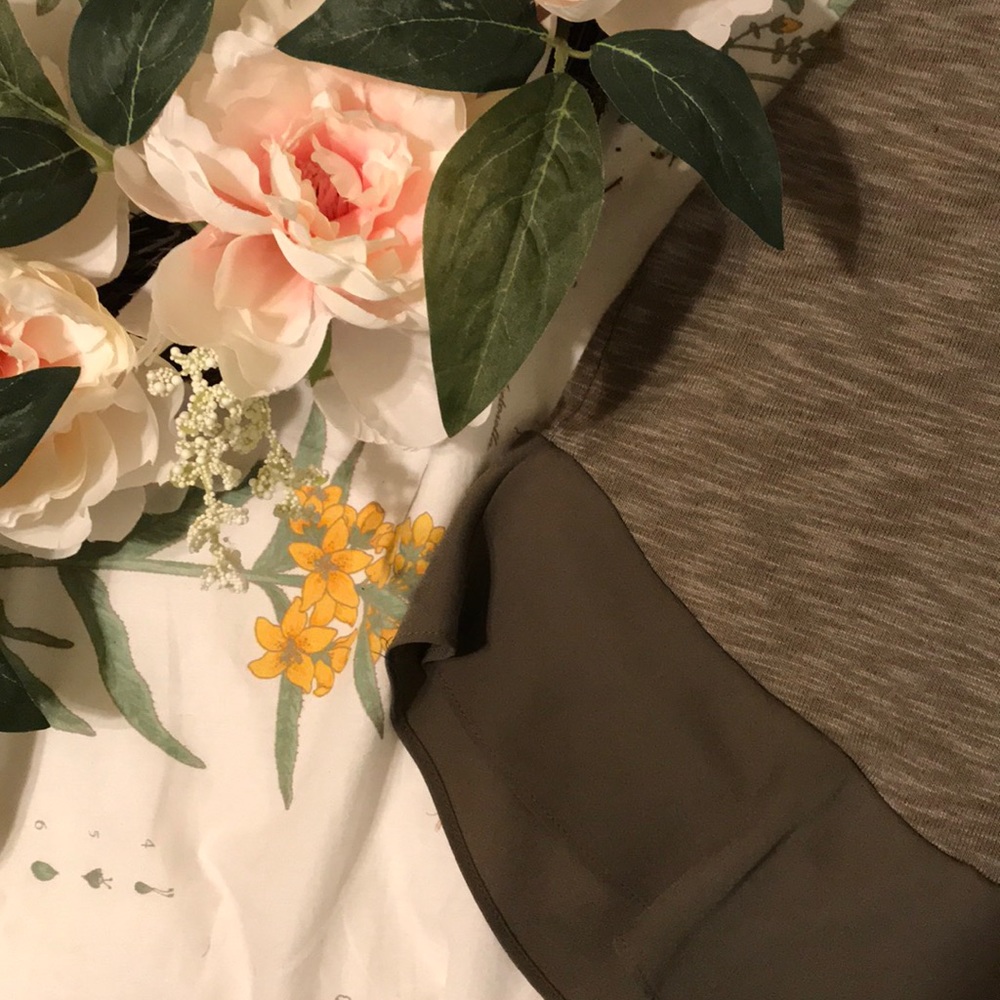 Heather Green Top with Ruffle Bottom - Picture 2 of 6